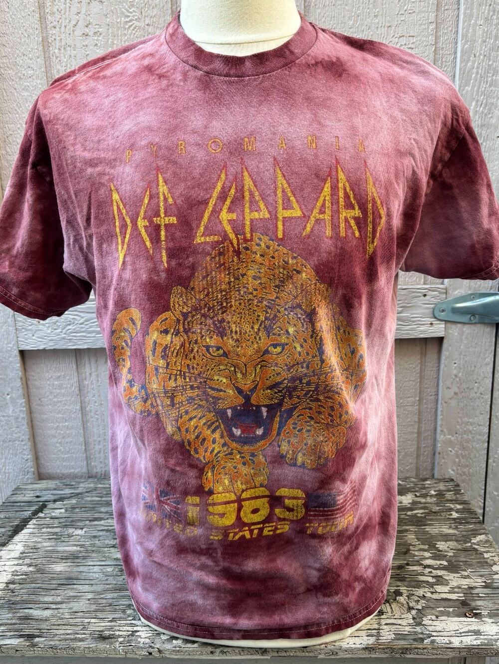 Def Leppard Pyromania red tie dye T-Shirt Size Large rock concert band shirt